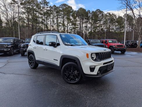 Certified 2022 Jeep Renegade Altitude w/ Convenience Group image 3