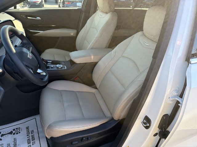 Certified 2024 Cadillac XT4 Luxury w/ Cold Weather Package AWD/4WD image 20
