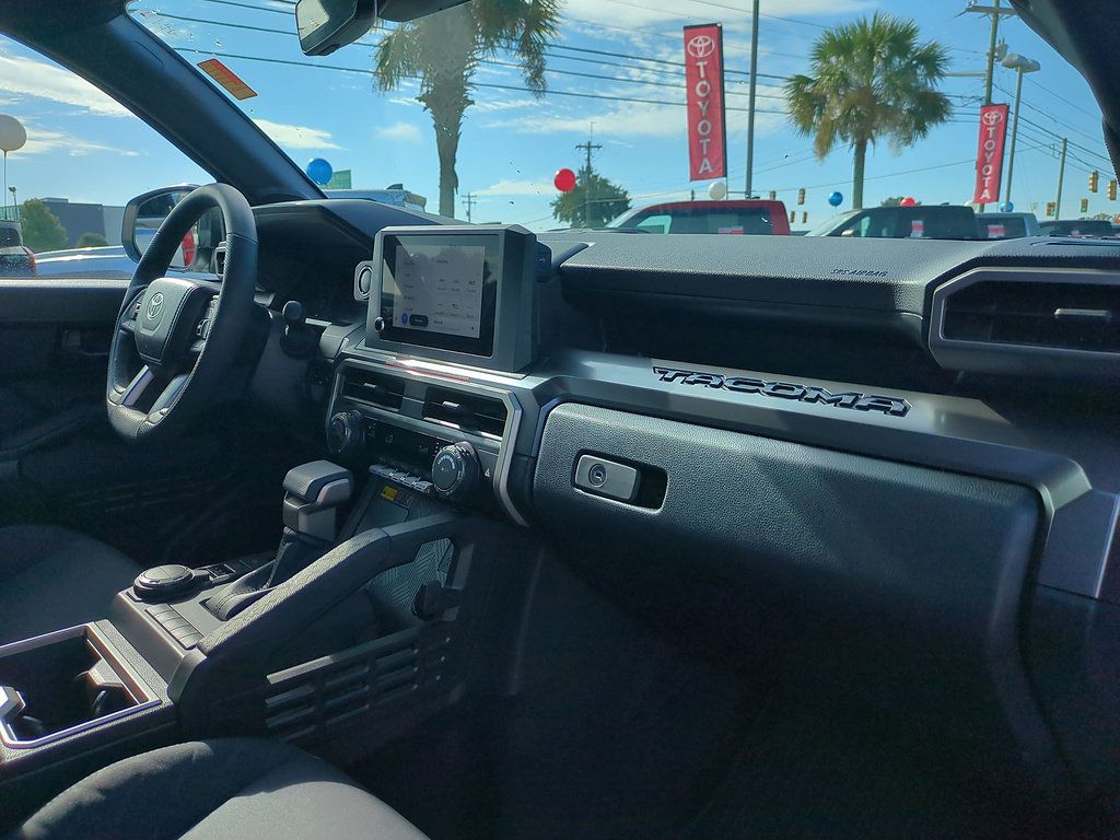 Certified 2025 Toyota Tacoma SR5 AWD/4WD image 34