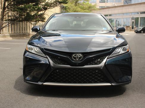 Used 2018 Toyota Camry XSE w/ Driver Assist Package FWD image 3