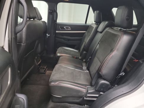 Used 2018 Ford Explorer XLT w/ Equipment Group 202A image 28