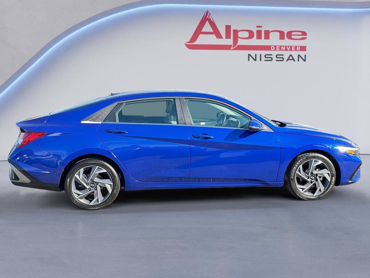 Used 2025 Hyundai Elantra Limited FWD image 6