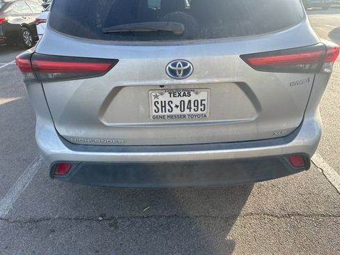 Used 2022 Toyota Highlander XLE image 6