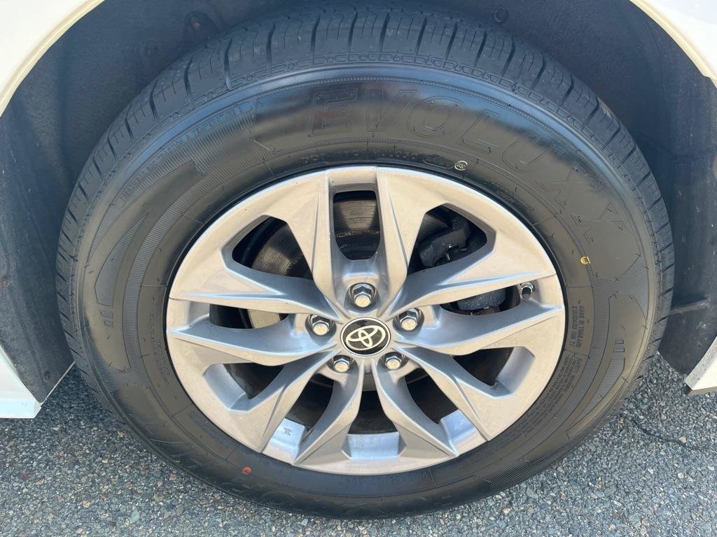 Used 2021 Toyota Sienna XLE w/ XLE Plus Package FWD image 7