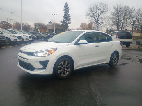 Used 2022 Kia Rio S w/ Technology Package image 3