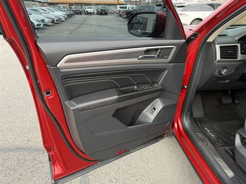 Used 2021 Volkswagen Atlas SEL Premium image 19