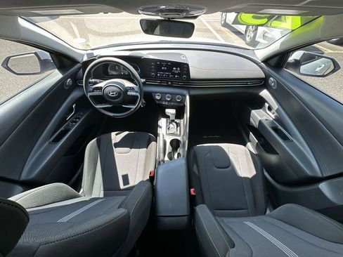 Used 2025 Hyundai Elantra SE FWD image 18