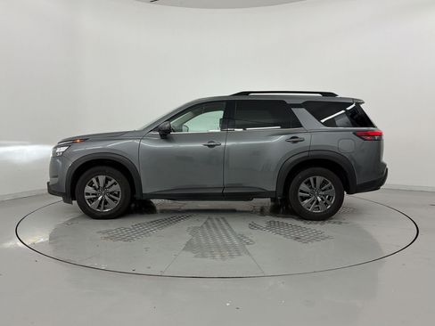 Used 2024 Nissan Pathfinder SV FWD image 2