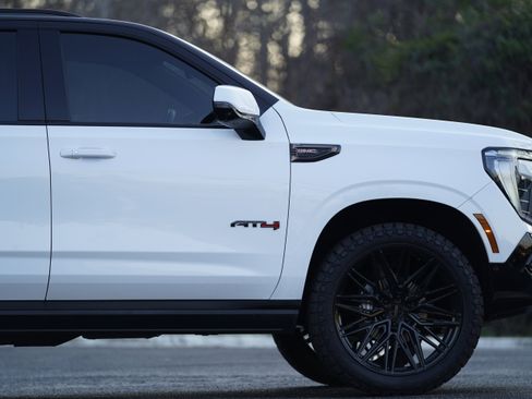 Used 2025 GMC Yukon AT4 Ultimate image 7