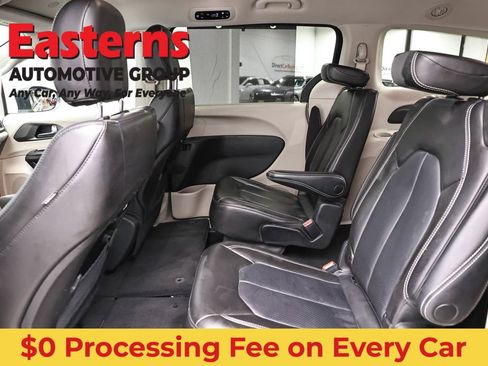 Used 2023 Chrysler Pacifica Touring-L FWD image 23