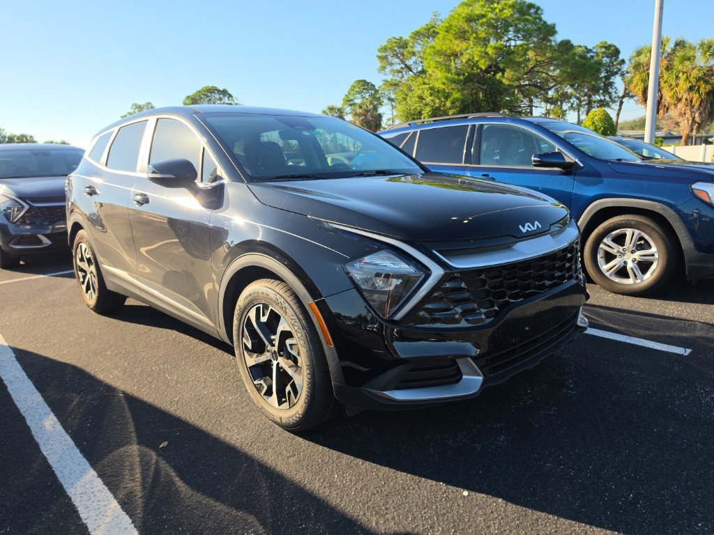 Used 2023 Kia Sportage EX FWD image 3