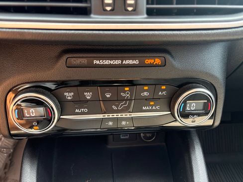 Used 2021 Ford Escape SE w/ SE Sport Appearance Package FWD image 31