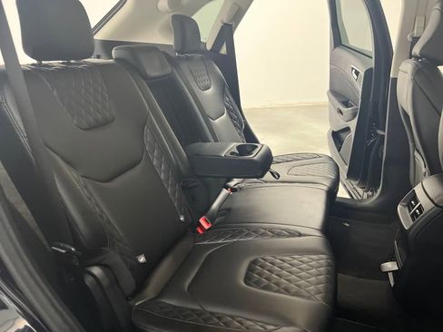 Used 2024 Ford Edge Titanium image 17