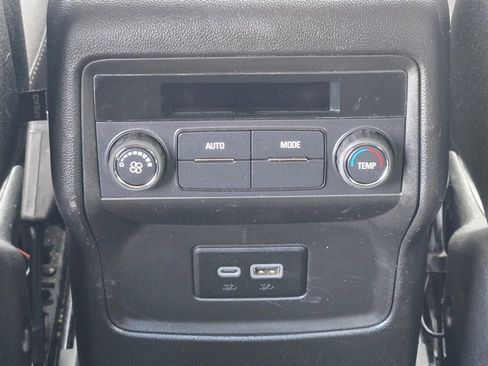 Used 2023 GMC Acadia SLE image 14