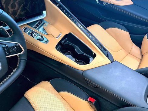 Used 2024 Chevrolet Corvette Stingray Preferred Conv w/ Z51 Performance Package RWD image 13