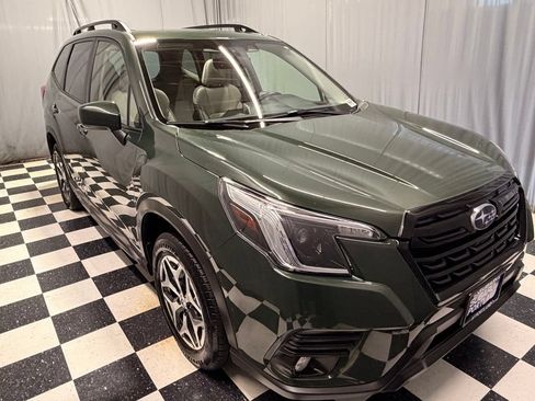 Used 2023 Subaru Forester Premium AWD/4WD image 3