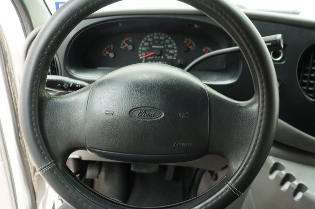 Used 2002 Ford E-150 and Econoline 150 RWD image 11