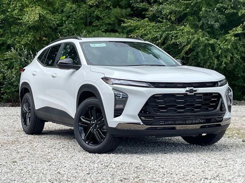New 2026 Chevrolet Trax ACTIV w/ Sunroof Package FWD image 2