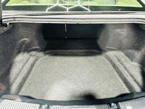 Used 2017 Ford Taurus SE FWD image 29