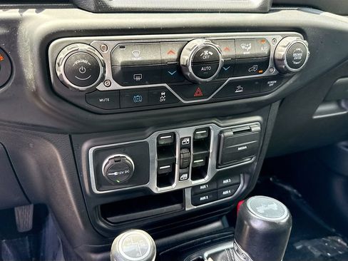 Used 2023 Jeep Wrangler Unlimited Sahara AWD/4WD image 17
