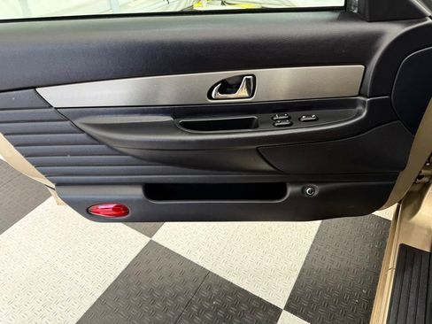 Used 2005 Ford Thunderbird RWD image 16