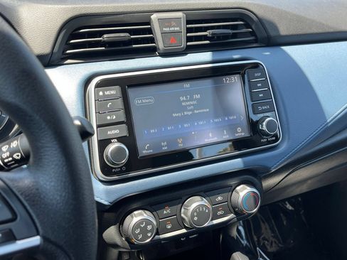 Used 2025 Nissan Versa SV FWD image 17