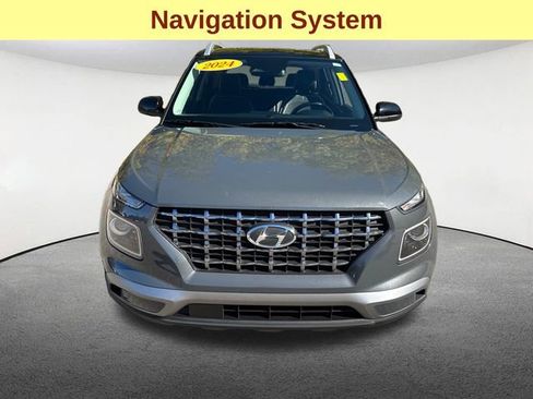 Used 2024 Hyundai Venue Limited image 4