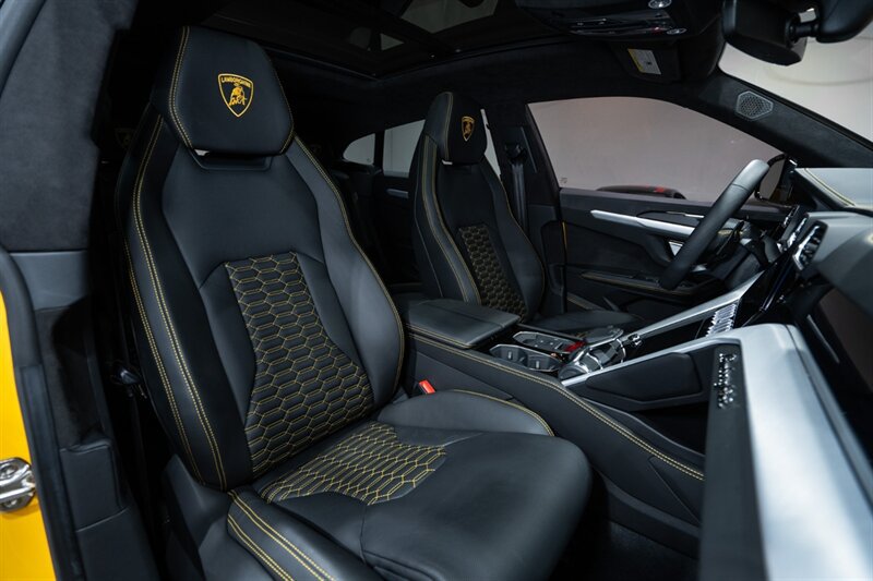 Used 2020 Lamborghini Urus AWD/4WD image 36