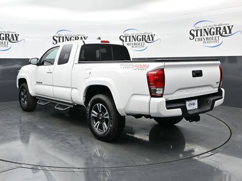 Used 2017 Toyota Tacoma TRD Sport w/ Tow Package (A/T) AWD/4WD image 5