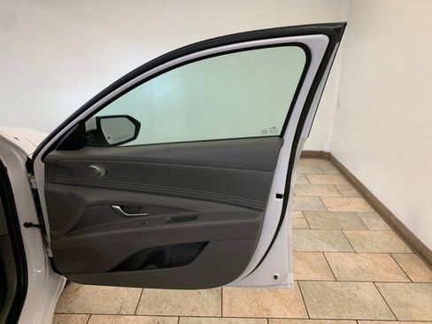 Used 2025 Hyundai Elantra SEL image 49