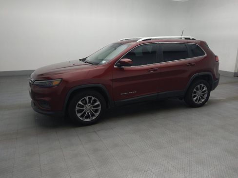 Used 2019 Jeep Cherokee Latitude Plus FWD image 2