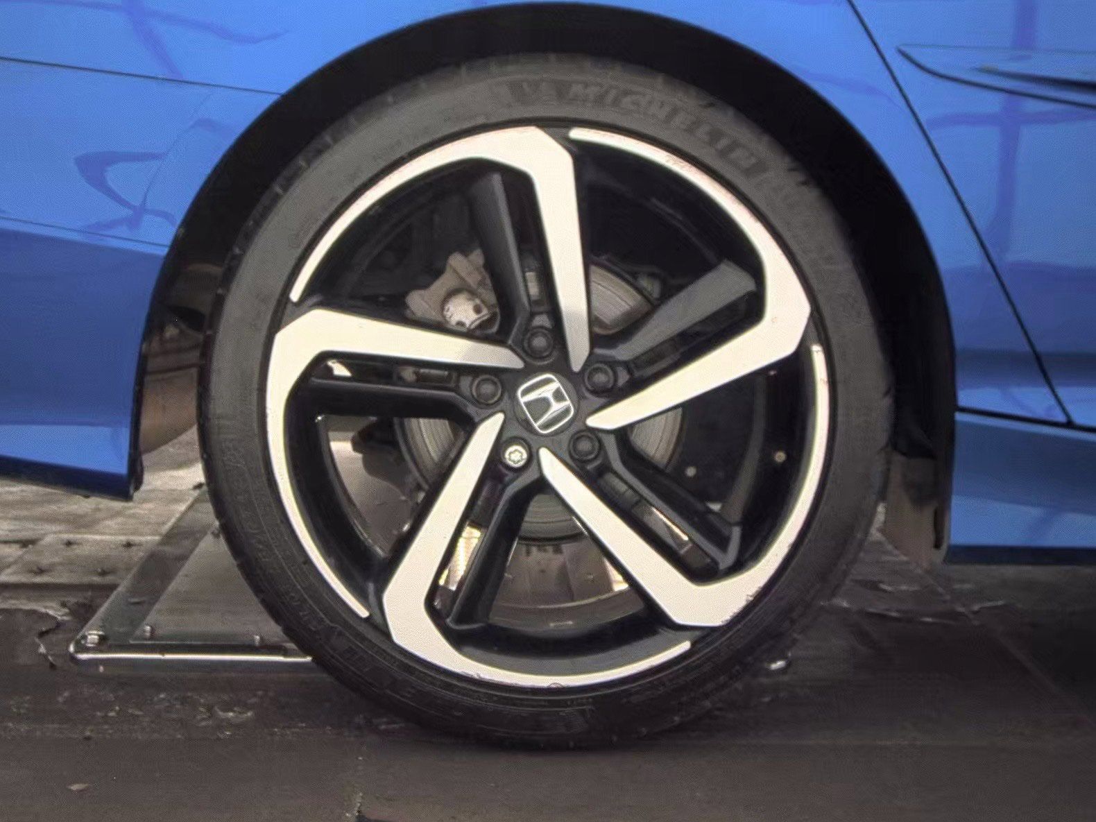 Used 2018 Honda Accord Sport image 9