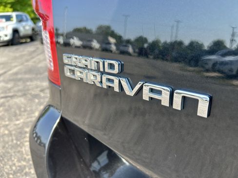 Used 2019 Dodge Grand Caravan SXT FWD image 25