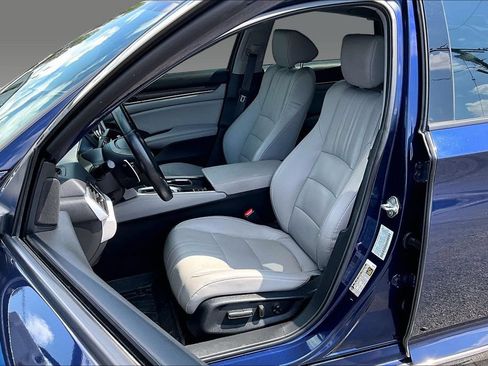 Used 2018 Honda Accord Touring image 14