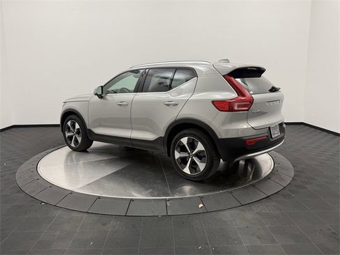 Certified 2025 Volvo XC40 B5 Plus image 5