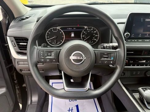 Used 2024 Nissan Rogue SV FWD image 17
