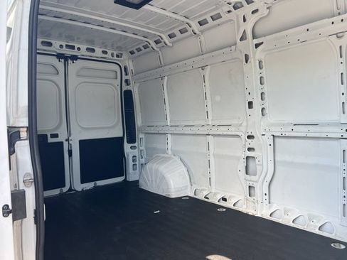 Used 2025 RAM ProMaster 2500 w/ Convenience Group FWD image 18