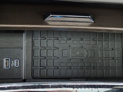 Used 2024 Ford Expedition Limited AWD/4WD image 32