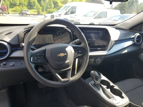 Used 2024 Chevrolet Trax LS FWD image 12