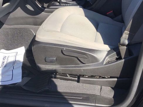 Used 2019 GMC Canyon 2WD Crew Cab w/ Convenience Package image 18