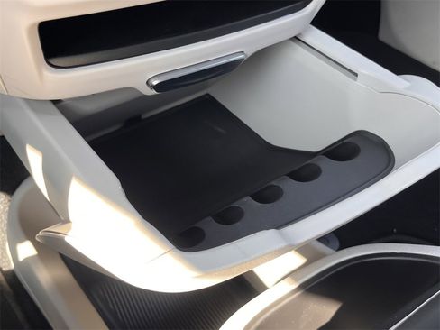 Used 2024 Chrysler Pacifica Touring-L image 29