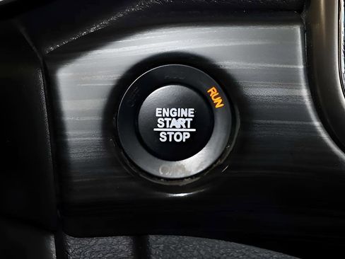 Used 2021 Jeep Grand Cherokee Laredo image 14