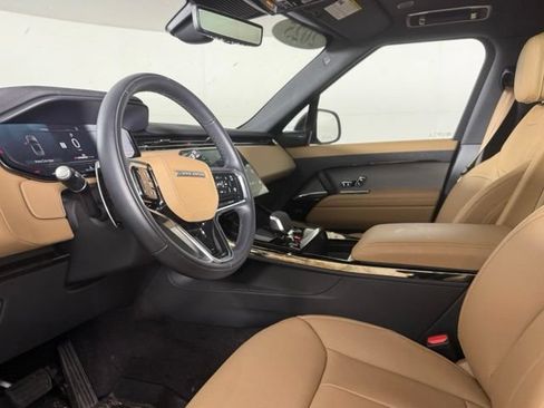 Used 2025 Land Rover Range Rover Sport SE AWD/4WD image 6