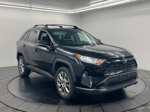 Used 2019 Toyota RAV4 XLE Premium w/ Cold Weather Package FWD image 3