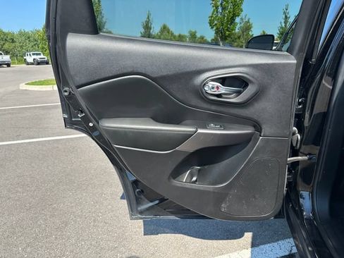 Used 2020 Jeep Cherokee Limited AWD/4WD image 16