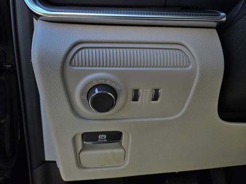 New 2026 Jeep Grand Wagoneer L Summit w/ Rear Seat Video Group I AWD/4WD image 13