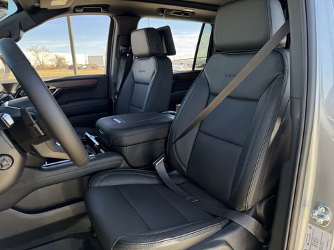 New 2026 GMC Yukon XL Denali w/ Denali Reserve Package image 22