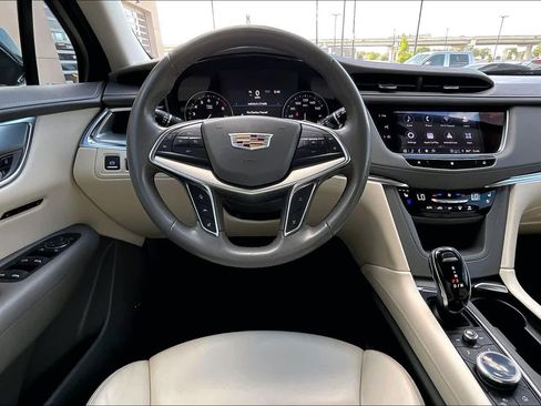 Used 2021 Cadillac XT5 Premium Luxury image 12