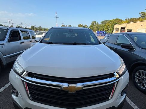 Used 2022 Chevrolet Traverse LS w/ Safety Package FWD image 3