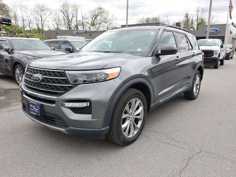 Used 2023 Ford Explorer XLT w/ Equipment Group 202A AWD/4WD image 3